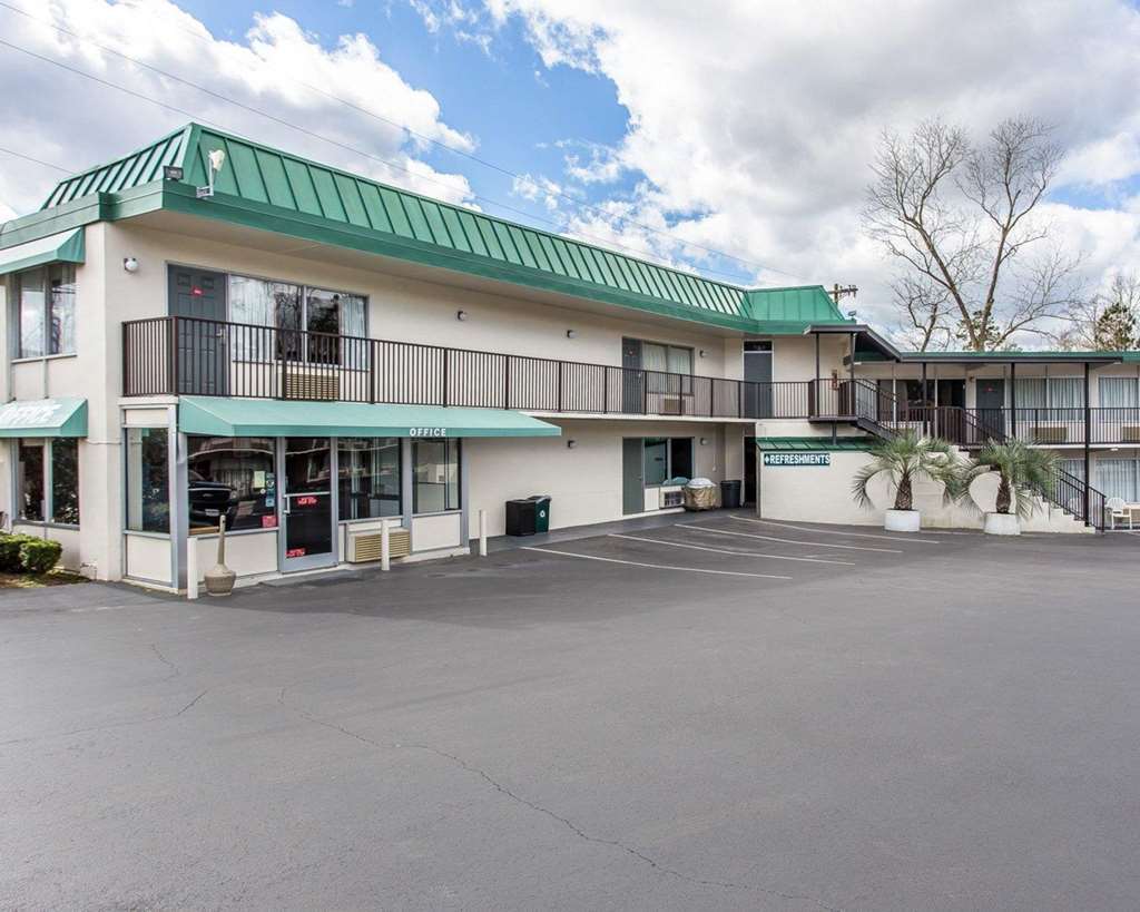 Econo-Lodge Of Conway Buitenkant foto